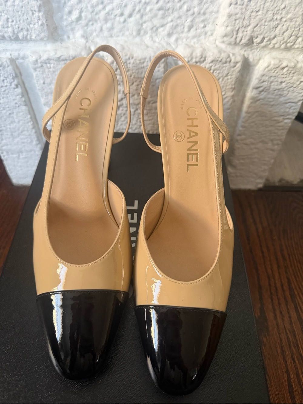 BRAND NEW! Chanel slingbacks. Beige/black. Size: EU39.5/US9. With box/dusters. - Picture 6 of 12
